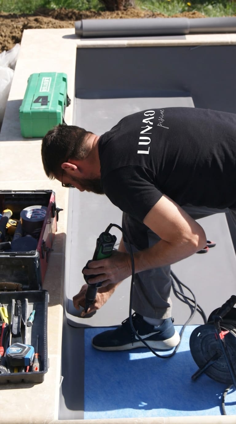 Alexis Amalric poseur certifié membrane armée piscine — Lunao Piscine