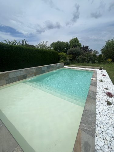 Piscine-avec-cascade-deau-Lunao-piscine