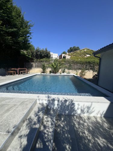 Piscine-avec-membrane-anthracite-Lunao-piscine 