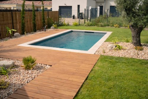 Piscine-avec-plage-bois-Lunao-Piscine 